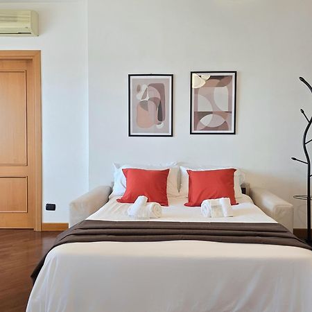 Golden Hour Apartment - Panoramic Terrace פיומיצ'ינו מראה חיצוני תמונה