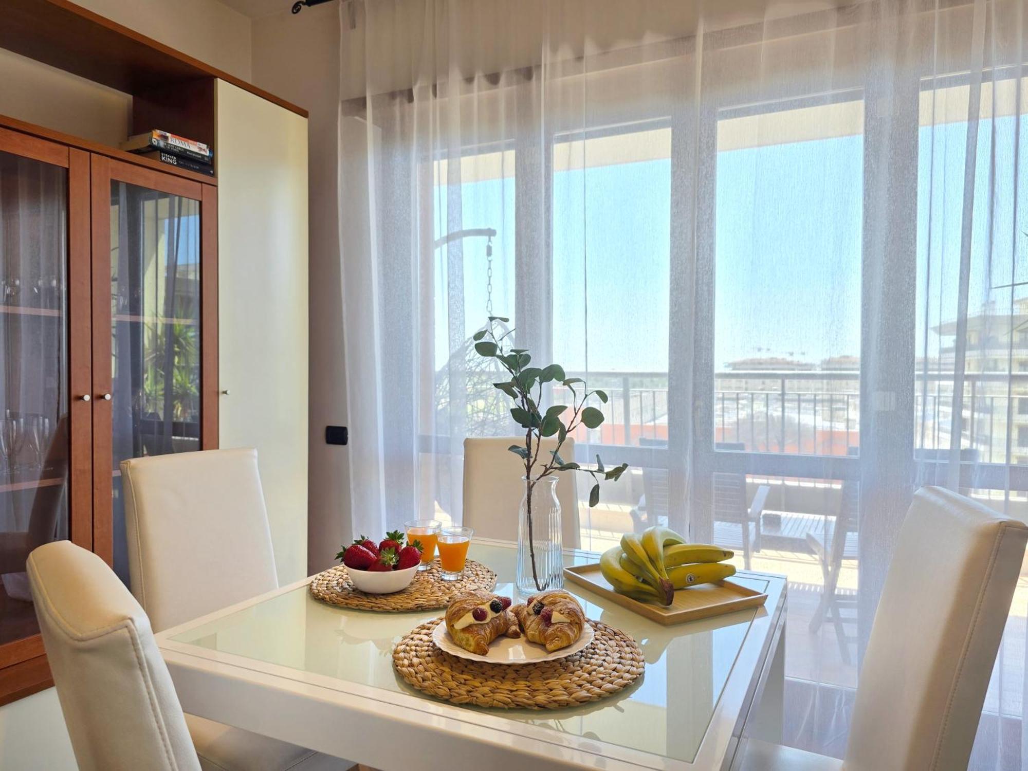 Golden Hour Apartment - Panoramic Terrace פיומיצ'ינו מראה חיצוני תמונה